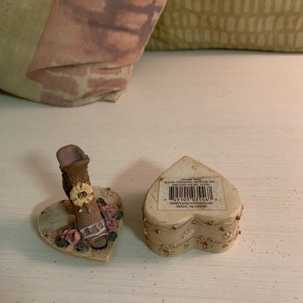 HEART & SHOE TRINKET BOX - Picture 9 of 9